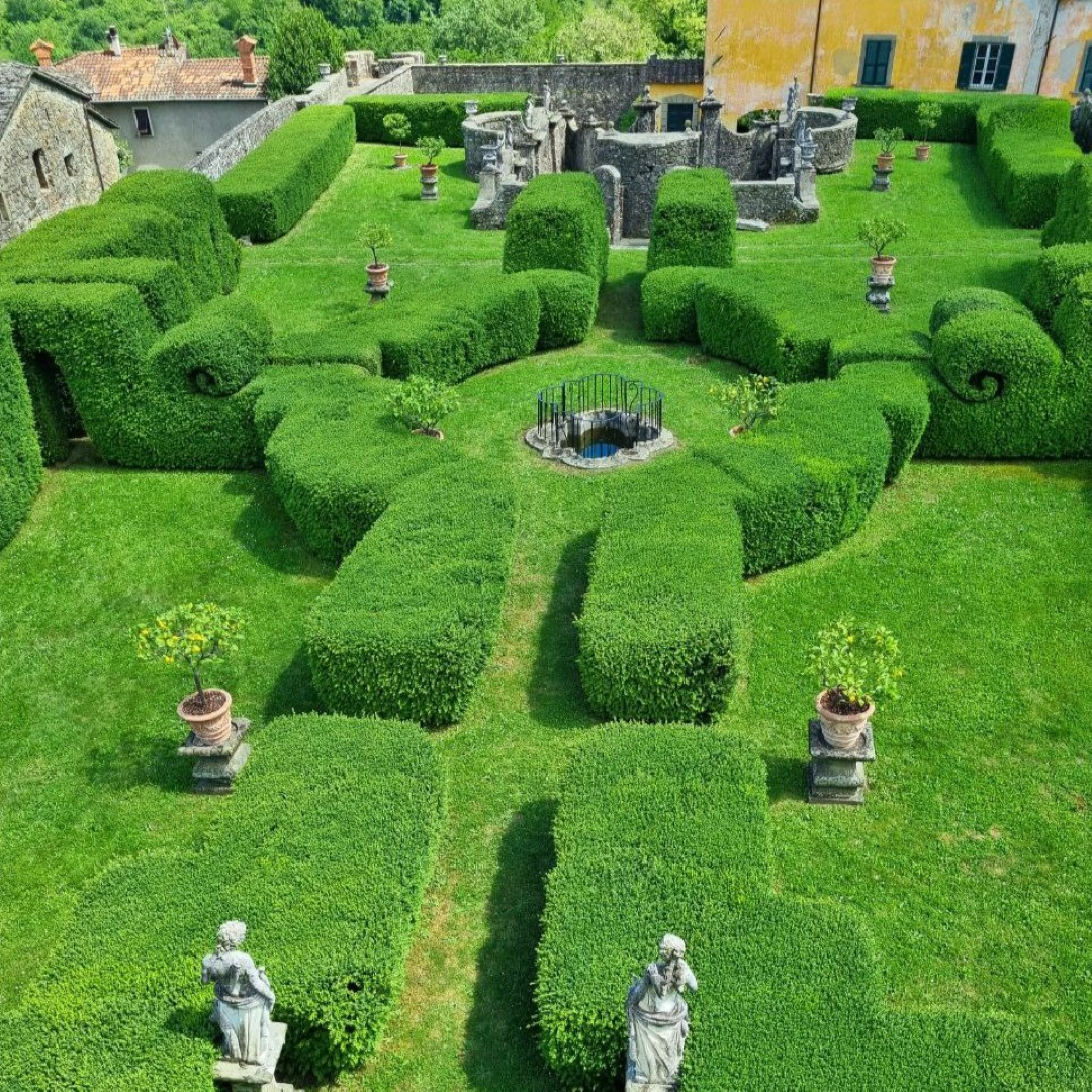 Due giornate di apertura straordinaria e visite guidate in palazzi privati, dimore storiche ed edifici religiosi riccamente affrescati e ammobiliati durante il Secolo d’oro dell’arte pontremolese.